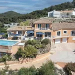 Seaside With Panoramic Views In Les Iles D'or Semesterbostad