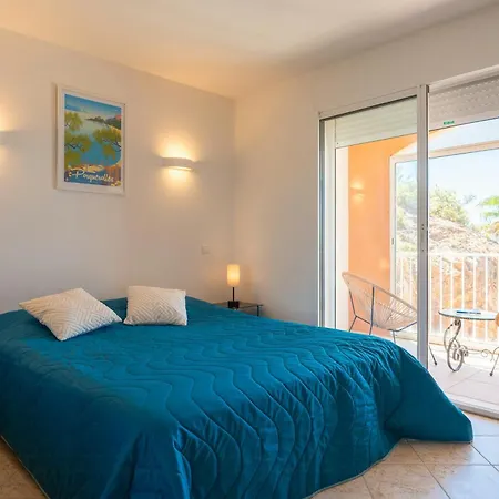 Seaside With Panoramic Views In Les Iles D'or *