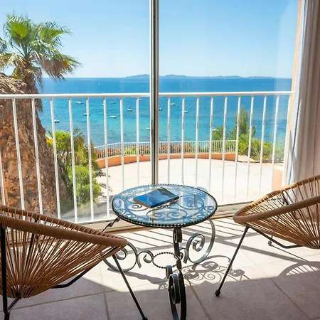 Seaside With Panoramic Views In Les Iles D'or Holiday home
